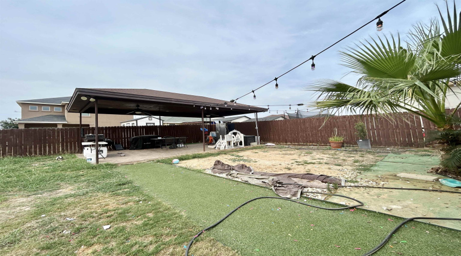 3530 Celso Cavazos Rd., Laredo, Texas 78046, 3 Bedrooms Bedrooms, 5 Rooms Rooms,2 BathroomsBathrooms,Residential,For Sale,3530 Celso Cavazos Rd.,20261860
