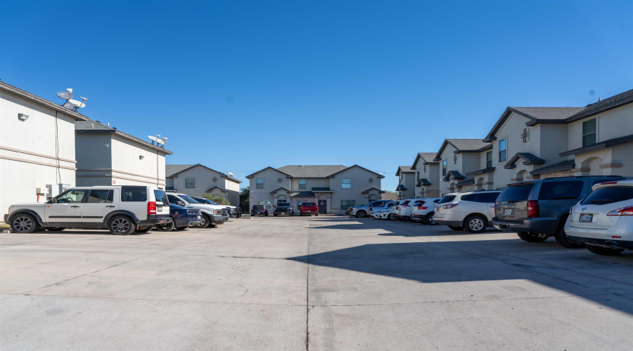 401 International Blvd, Laredo, Texas 78045, 1 Bedroom Bedrooms, 1 Room Rooms,1 BathroomBathrooms,Residential,For Rent,401 International Blvd,20261840