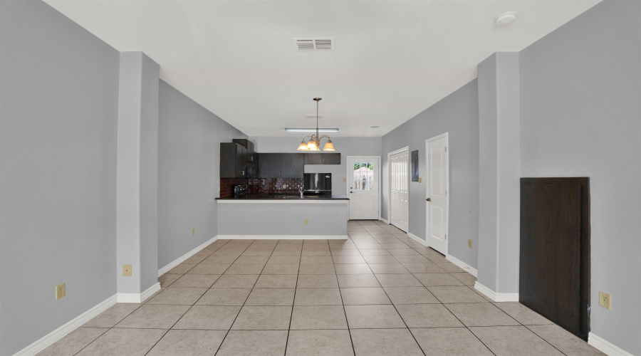 401 International Blvd, Laredo, Texas 78045, 1 Bedroom Bedrooms, 1 Room Rooms,1 BathroomBathrooms,Residential,For Rent,401 International Blvd,20261840