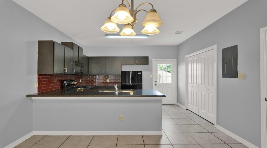 401 International Blvd, Laredo, Texas 78045, 1 Bedroom Bedrooms, 1 Room Rooms,1 BathroomBathrooms,Residential,For Rent,401 International Blvd,20261840