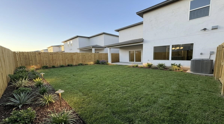 1007 Yellow Birch Dr., LAREDO, Texas 78045, 3 Bedrooms Bedrooms, 7 Rooms Rooms,2 BathroomsBathrooms,Residential,For Sale,1007 Yellow Birch Dr.,20261842