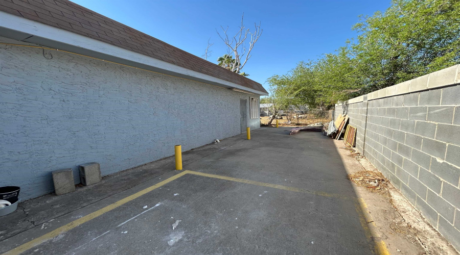 1506 Lafayette St, Laredo, Texas 78041, 1 Room Rooms,2 BathroomsBathrooms,Commercial retail/office,For Sale,1506 Lafayette St,20261864