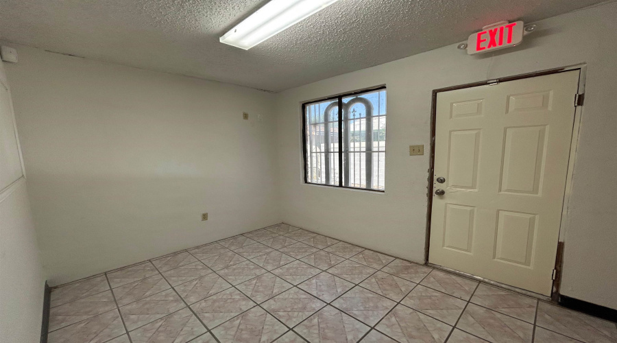 1506 Lafayette St, Laredo, Texas 78041, 1 Room Rooms,2 BathroomsBathrooms,Commercial retail/office,For Sale,1506 Lafayette St,20261864