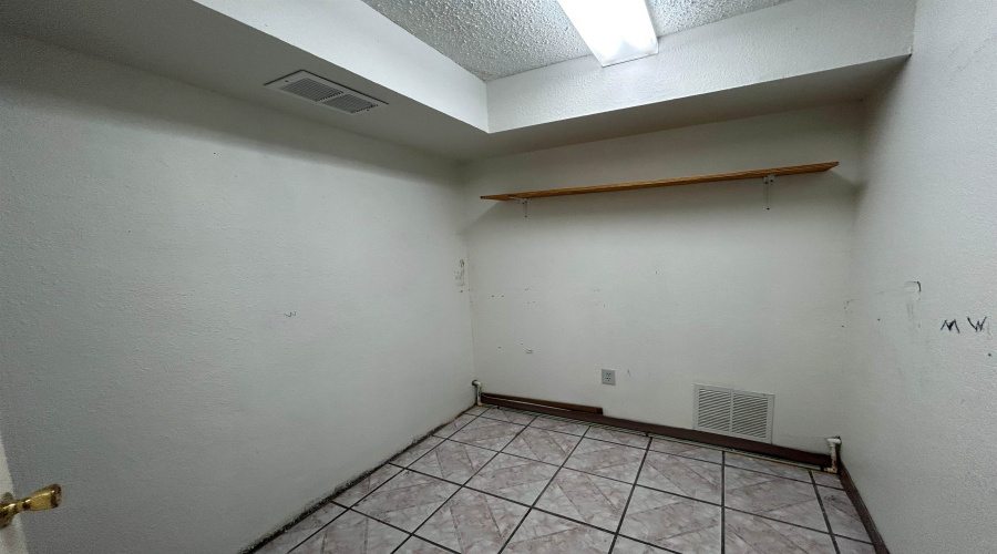 1506 Lafayette St, Laredo, Texas 78041, 1 Room Rooms,2 BathroomsBathrooms,Commercial retail/office,For Sale,1506 Lafayette St,20261864