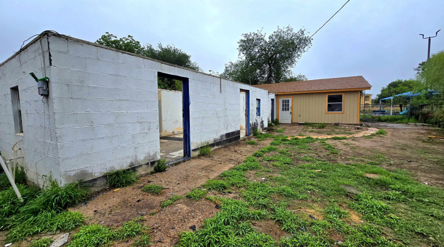 410 E Eistetter St, laredo, Texas 78041, 2 Bedrooms Bedrooms, 4 Rooms Rooms,2 BathroomsBathrooms,Residential,For Sale,410 E Eistetter St,20261861