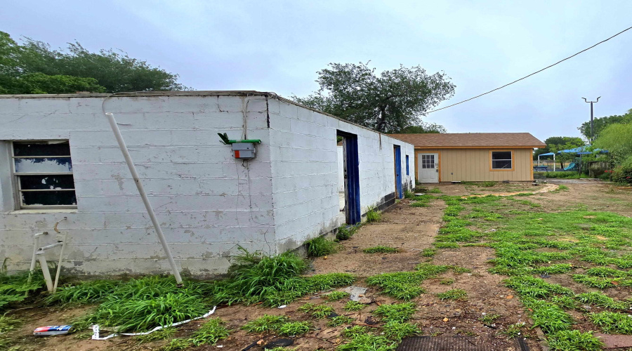 410 E Eistetter St, laredo, Texas 78041, 2 Bedrooms Bedrooms, 4 Rooms Rooms,2 BathroomsBathrooms,Residential,For Sale,410 E Eistetter St,20261861