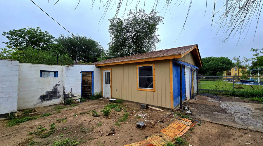 410 E Eistetter St, laredo, Texas 78041, 2 Bedrooms Bedrooms, 4 Rooms Rooms,2 BathroomsBathrooms,Residential,For Sale,410 E Eistetter St,20261861