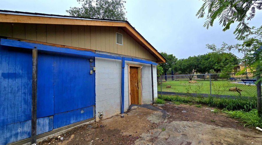 410 E Eistetter St, laredo, Texas 78041, 2 Bedrooms Bedrooms, 4 Rooms Rooms,2 BathroomsBathrooms,Residential,For Sale,410 E Eistetter St,20261861