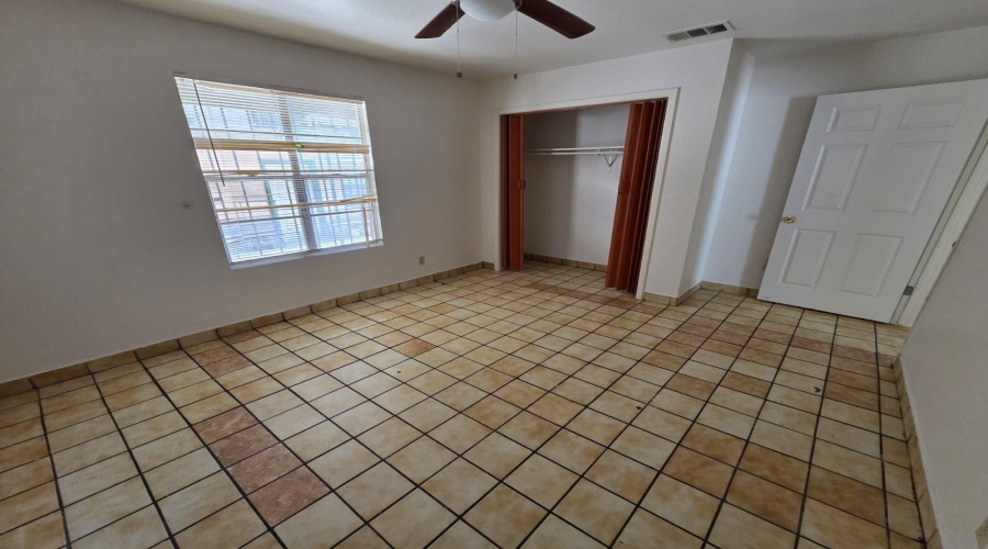 2704 Kearney St, Laredo, Texas 78043, 2 Bedrooms Bedrooms, 4 Rooms Rooms,1 BathroomBathrooms,Residential,For Rent,2704 Kearney St,20261866