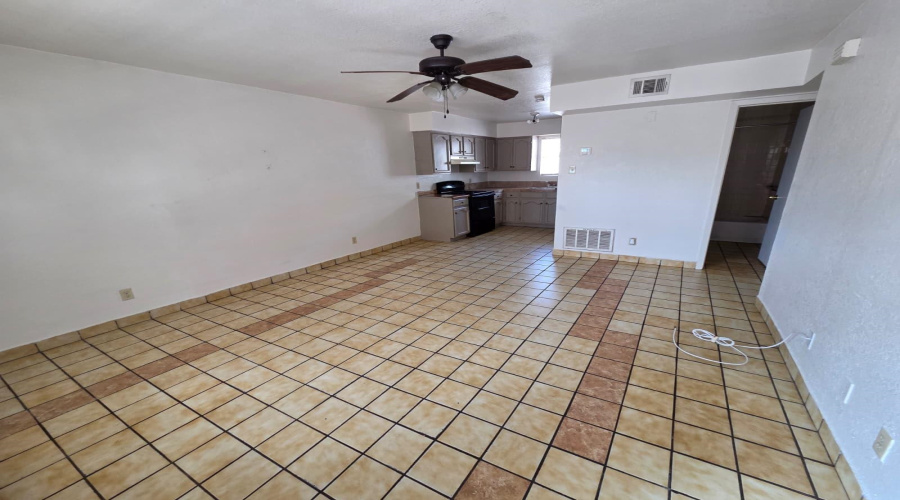 2704 Kearney St, Laredo, Texas 78043, 2 Bedrooms Bedrooms, 4 Rooms Rooms,1 BathroomBathrooms,Residential,For Rent,2704 Kearney St,20261866