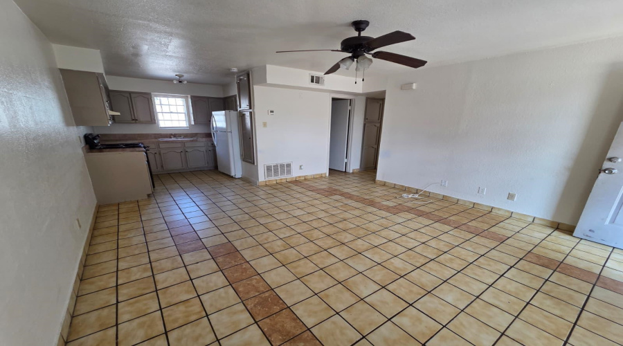 2704 Kearney St, Laredo, Texas 78043, 2 Bedrooms Bedrooms, 4 Rooms Rooms,1 BathroomBathrooms,Residential,For Rent,2704 Kearney St,20261866