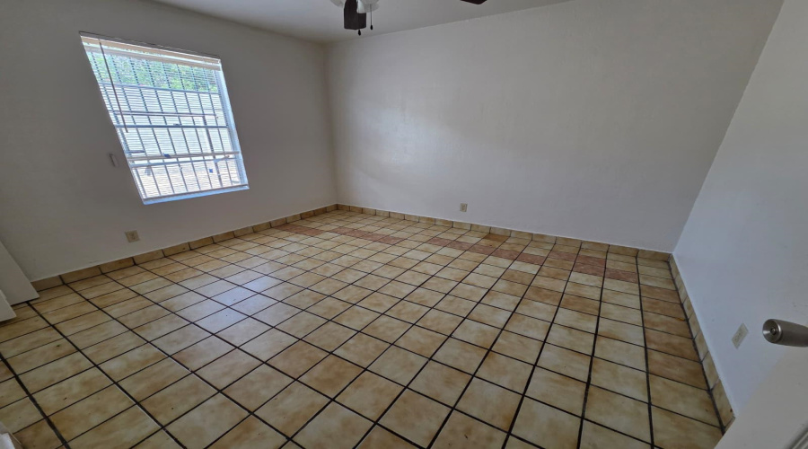 2704 Kearney St, Laredo, Texas 78043, 2 Bedrooms Bedrooms, 4 Rooms Rooms,1 BathroomBathrooms,Residential,For Rent,2704 Kearney St,20261866