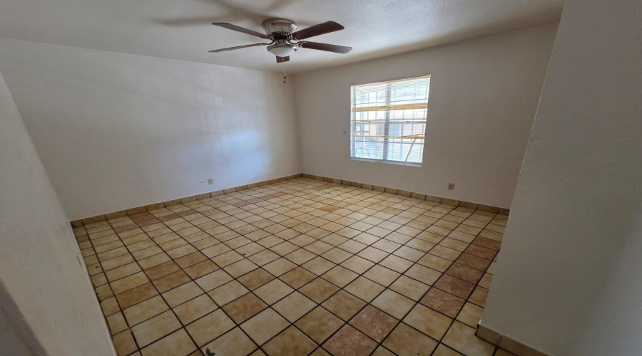 2704 Kearney St, Laredo, Texas 78043, 2 Bedrooms Bedrooms, 4 Rooms Rooms,1 BathroomBathrooms,Residential,For Rent,2704 Kearney St,20261866