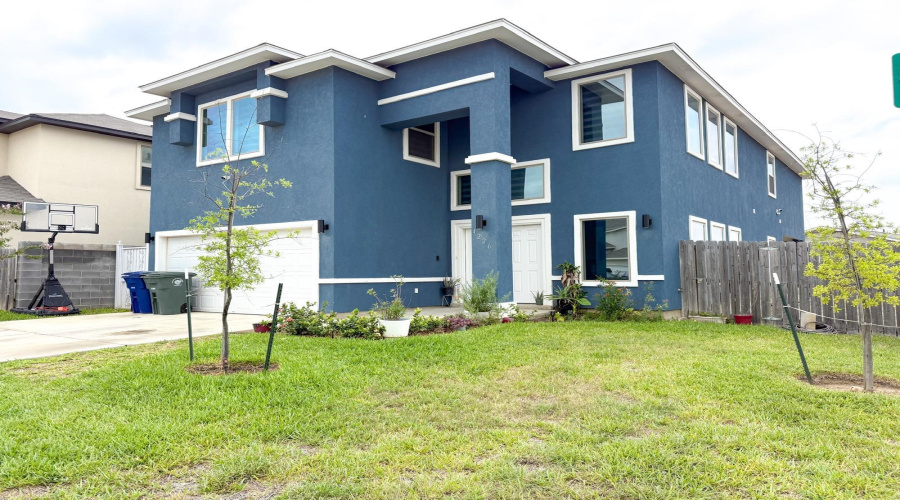 4226 Lorisa, Laredo, Texas 78046, 5 Bedrooms Bedrooms, 9 Rooms Rooms,3 BathroomsBathrooms,Residential,For Sale,4226 Lorisa,20261867