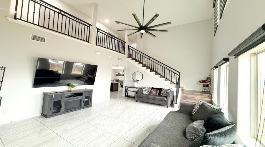 4226 Lorisa, Laredo, Texas 78046, 5 Bedrooms Bedrooms, 9 Rooms Rooms,3 BathroomsBathrooms,Residential,For Sale,4226 Lorisa,20261867