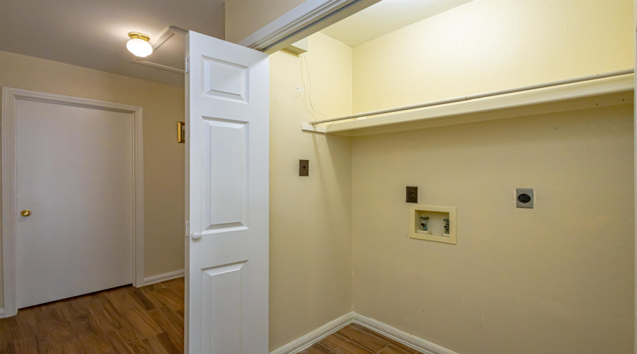 1312 Johnson Dr, Laredo, Texas 78046, 3 Bedrooms Bedrooms, 5 Rooms Rooms,2 BathroomsBathrooms,Residential,For Sale,1312 Johnson Dr,20261871