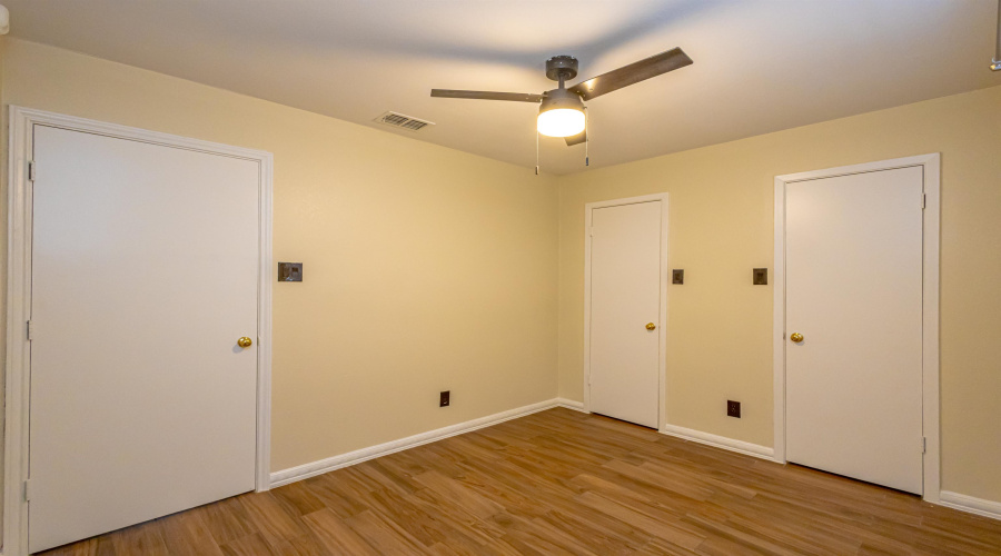 1312 Johnson Dr, Laredo, Texas 78046, 3 Bedrooms Bedrooms, 5 Rooms Rooms,2 BathroomsBathrooms,Residential,For Sale,1312 Johnson Dr,20261871