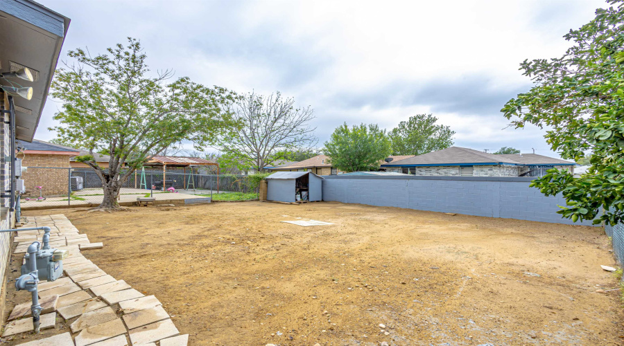 1312 Johnson Dr, Laredo, Texas 78046, 3 Bedrooms Bedrooms, 5 Rooms Rooms,2 BathroomsBathrooms,Residential,For Sale,1312 Johnson Dr,20261871