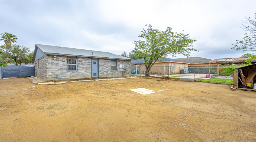 1312 Johnson Dr, Laredo, Texas 78046, 3 Bedrooms Bedrooms, 5 Rooms Rooms,2 BathroomsBathrooms,Residential,For Sale,1312 Johnson Dr,20261871