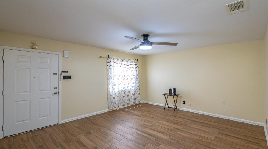 1312 Johnson Dr, Laredo, Texas 78046, 3 Bedrooms Bedrooms, 5 Rooms Rooms,2 BathroomsBathrooms,Residential,For Sale,1312 Johnson Dr,20261871