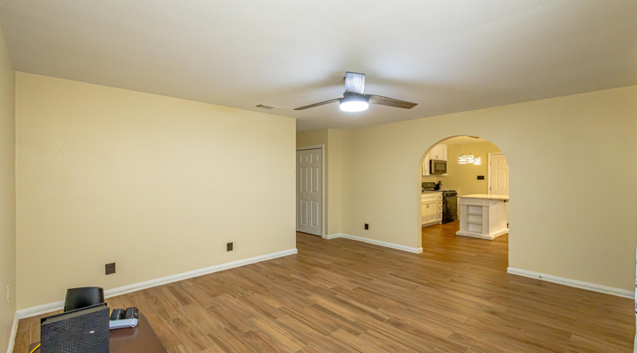 1312 Johnson Dr, Laredo, Texas 78046, 3 Bedrooms Bedrooms, 5 Rooms Rooms,2 BathroomsBathrooms,Residential,For Sale,1312 Johnson Dr,20261871