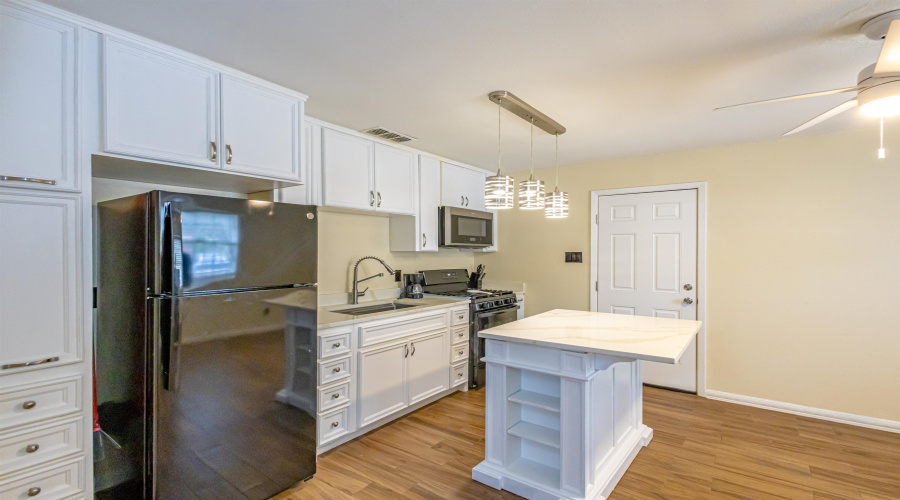 1312 Johnson Dr, Laredo, Texas 78046, 3 Bedrooms Bedrooms, 5 Rooms Rooms,2 BathroomsBathrooms,Residential,For Sale,1312 Johnson Dr,20261871