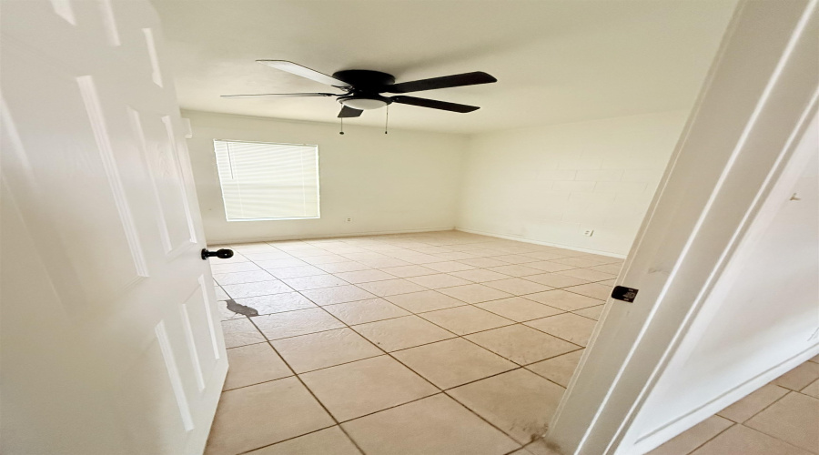 3315 San Agustin Ave, LAREDO, Texas 78040, 1 Bedroom Bedrooms, 2 Rooms Rooms,1 BathroomBathrooms,Residential,For Rent,3315 San Agustin Ave,20261876