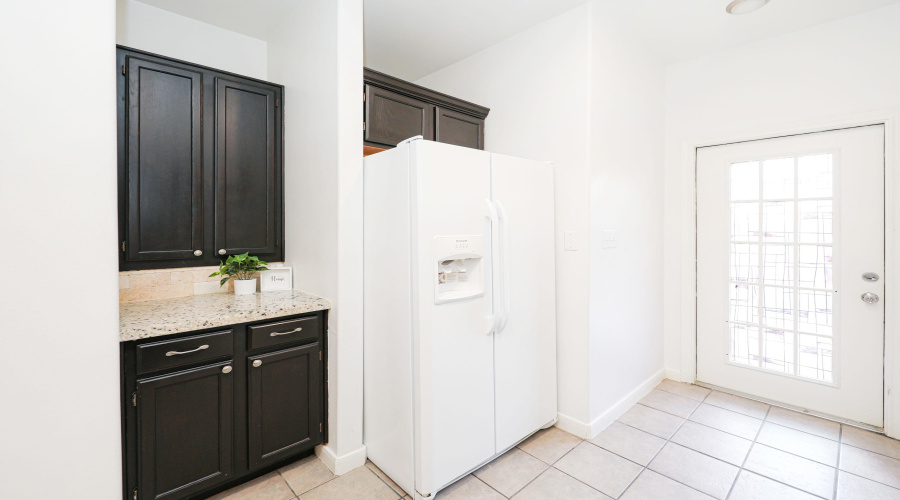 2445 Monarch Dr, Laredo, Texas 78045, 3 Bedrooms Bedrooms, 6 Rooms Rooms,2 BathroomsBathrooms,Residential,For Sale,2445 Monarch Dr,20261648