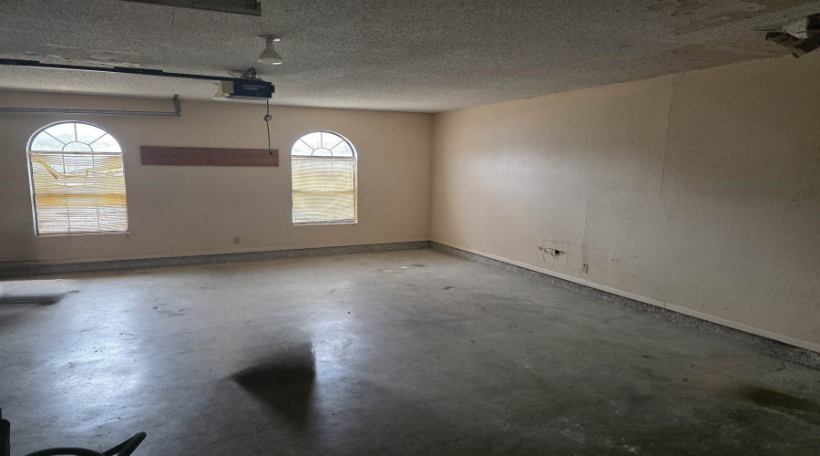 3706 Pine St, Laredo, Texas 78046, 3 Bedrooms Bedrooms, 6 Rooms Rooms,2 BathroomsBathrooms,Residential,For Sale,3706 Pine St,20261877