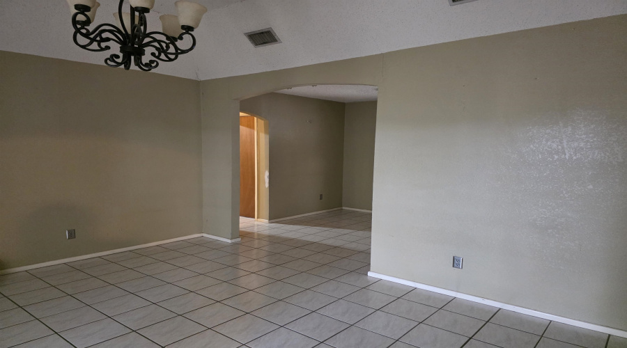 3706 Pine St, Laredo, Texas 78046, 3 Bedrooms Bedrooms, 6 Rooms Rooms,2 BathroomsBathrooms,Residential,For Sale,3706 Pine St,20261877