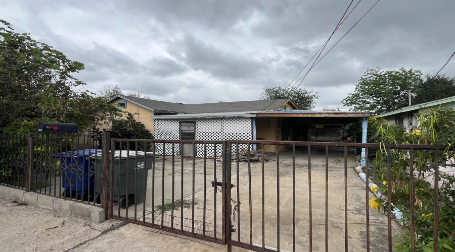 3505 Santa Maria Ave, Laredo, Texas 78041, 4 Bedrooms Bedrooms, 6 Rooms Rooms,1 BathroomBathrooms,Residential,For Sale,3505 Santa Maria Ave,20261879