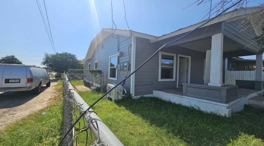 1319 Santa Maria Ave, Laredo, Texas 78040, 2 Bedrooms Bedrooms, 3 Rooms Rooms,1 BathroomBathrooms,Residential,For Rent,1319 Santa Maria Ave,20261880