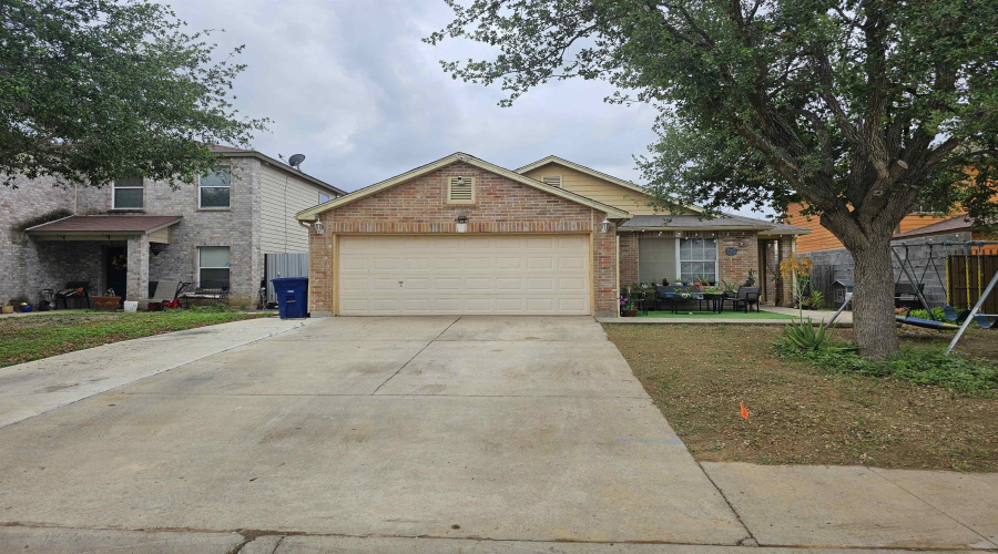 2230 Mina Verde Rd, Laredo, Texas 78041, 3 Bedrooms Bedrooms, 5 Rooms Rooms,2 BathroomsBathrooms,Residential,For Sale,2230 Mina Verde Rd,20261881