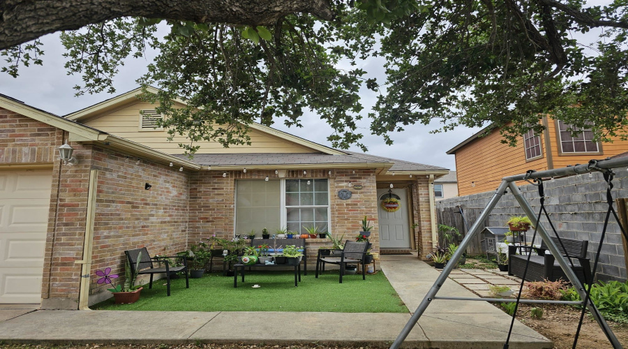 2230 Mina Verde Rd, Laredo, Texas 78041, 3 Bedrooms Bedrooms, 5 Rooms Rooms,2 BathroomsBathrooms,Residential,For Sale,2230 Mina Verde Rd,20261881