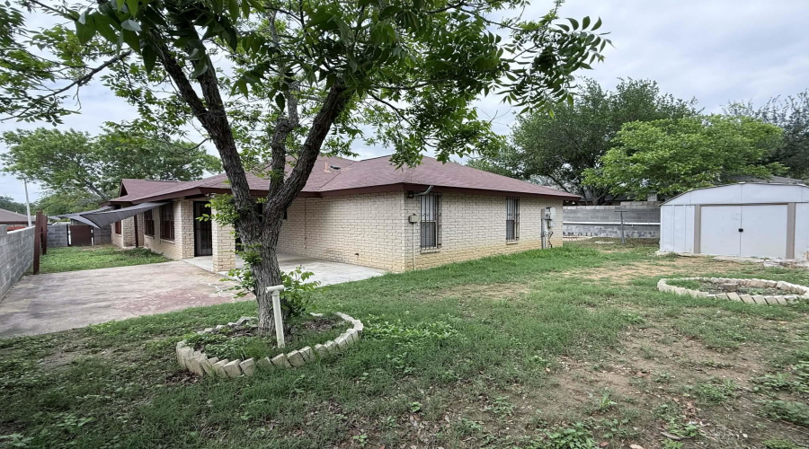 1709 Kingwood Dr, Laredo, Texas 78045, 3 Bedrooms Bedrooms, 5 Rooms Rooms,2 BathroomsBathrooms,Residential,For Rent,1709 Kingwood Dr,20261882