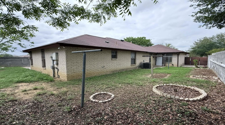 1709 Kingwood Dr, Laredo, Texas 78045, 3 Bedrooms Bedrooms, 5 Rooms Rooms,2 BathroomsBathrooms,Residential,For Rent,1709 Kingwood Dr,20261882