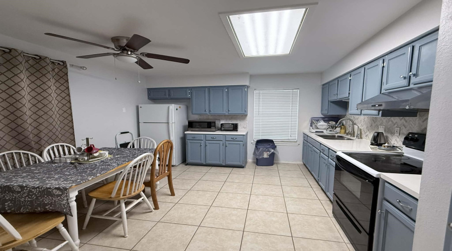 1709 Kingwood Dr, Laredo, Texas 78045, 3 Bedrooms Bedrooms, 5 Rooms Rooms,2 BathroomsBathrooms,Residential,For Rent,1709 Kingwood Dr,20261882