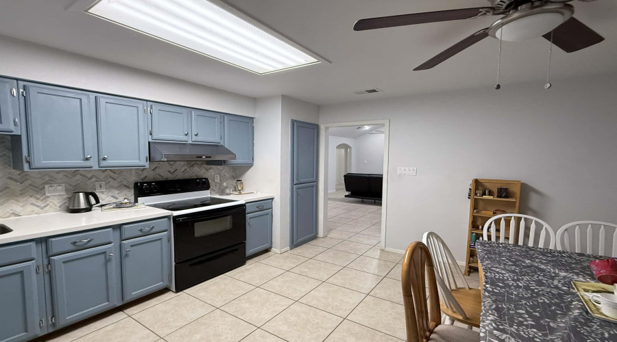 1709 Kingwood Dr, Laredo, Texas 78045, 3 Bedrooms Bedrooms, 5 Rooms Rooms,2 BathroomsBathrooms,Residential,For Rent,1709 Kingwood Dr,20261882