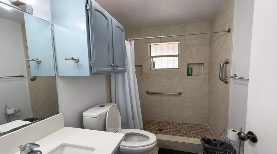 1709 Kingwood Dr, Laredo, Texas 78045, 3 Bedrooms Bedrooms, 5 Rooms Rooms,2 BathroomsBathrooms,Residential,For Rent,1709 Kingwood Dr,20261882