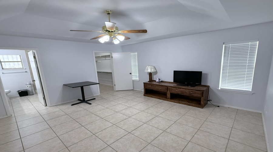 1709 Kingwood Dr, Laredo, Texas 78045, 3 Bedrooms Bedrooms, 5 Rooms Rooms,2 BathroomsBathrooms,Residential,For Rent,1709 Kingwood Dr,20261882