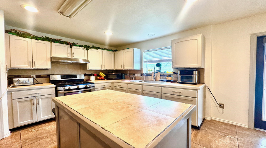413 Soubirous Rd, LAREDO, Texas 78045, 4 Bedrooms Bedrooms, 7 Rooms Rooms,2 BathroomsBathrooms,Residential,For Sale,413 Soubirous Rd,20261883