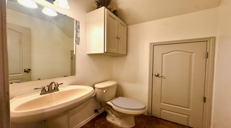 413 Soubirous Rd, LAREDO, Texas 78045, 4 Bedrooms Bedrooms, 7 Rooms Rooms,2 BathroomsBathrooms,Residential,For Sale,413 Soubirous Rd,20261883