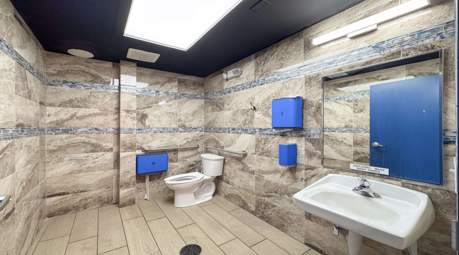 2510 Jacaman Rd, Laredo, Texas 78041, 1 Room Rooms,2 BathroomsBathrooms,Commercial retail/office,For Rent,2510 Jacaman Rd,20261885