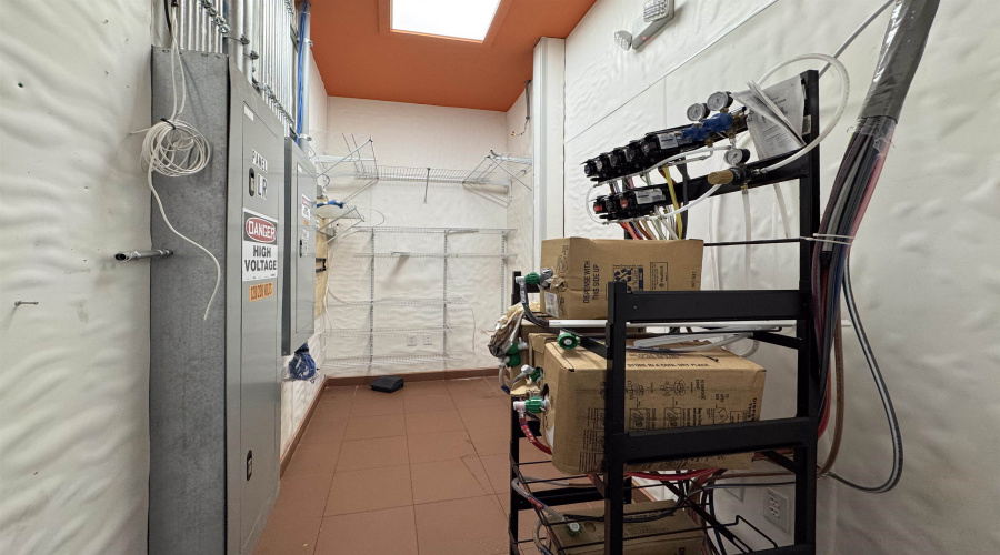 2510 Jacaman Rd, Laredo, Texas 78041, 1 Room Rooms,2 BathroomsBathrooms,Commercial retail/office,For Rent,2510 Jacaman Rd,20261885