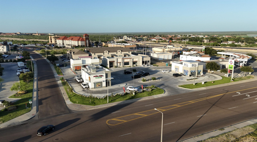 2510 Jacaman Rd, Laredo, Texas 78041, 1 Room Rooms,2 BathroomsBathrooms,Commercial retail/office,For Rent,2510 Jacaman Rd,20261885