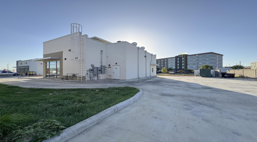 2510 Jacaman Rd, Laredo, Texas 78041, 1 Room Rooms,2 BathroomsBathrooms,Commercial retail/office,For Rent,2510 Jacaman Rd,20261885