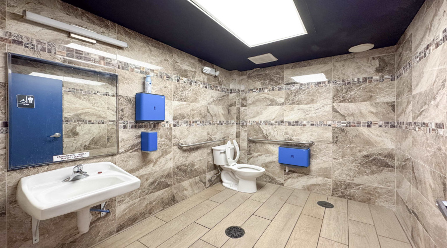 2510 Jacaman Rd, Laredo, Texas 78041, 1 Room Rooms,2 BathroomsBathrooms,Commercial retail/office,For Rent,2510 Jacaman Rd,20261885