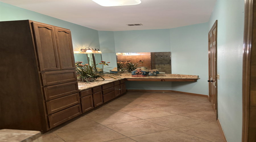 809 North Oscar, Hebbronville, Texas 78361, 2 Bedrooms Bedrooms, 6 Rooms Rooms,2 BathroomsBathrooms,Residential,For Sale,809 North Oscar,20261886