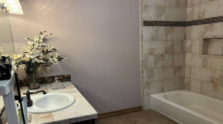 809 North Oscar, Hebbronville, Texas 78361, 2 Bedrooms Bedrooms, 6 Rooms Rooms,2 BathroomsBathrooms,Residential,For Sale,809 North Oscar,20261886