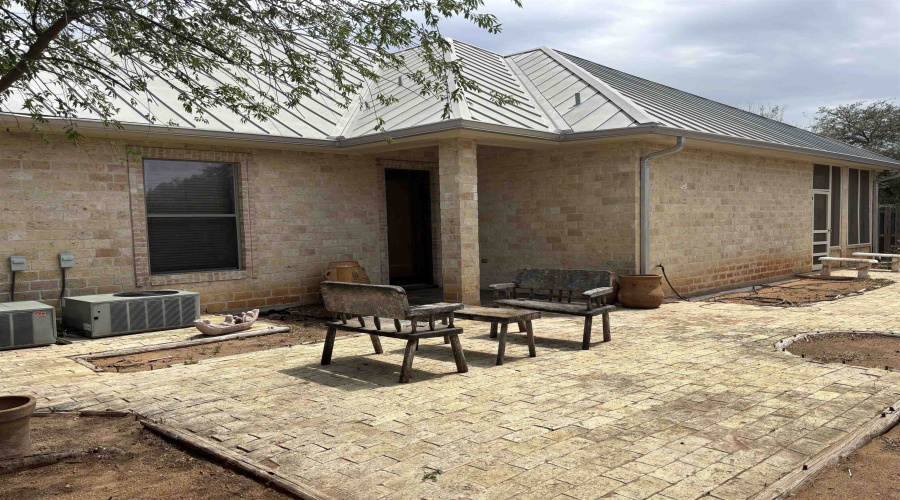 809 North Oscar, Hebbronville, Texas 78361, 2 Bedrooms Bedrooms, 6 Rooms Rooms,2 BathroomsBathrooms,Residential,For Sale,809 North Oscar,20261886